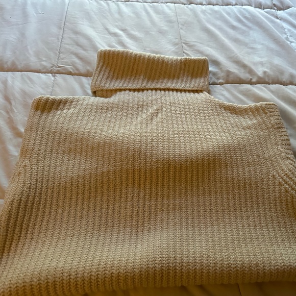 Sweater - Picture 4 of 5